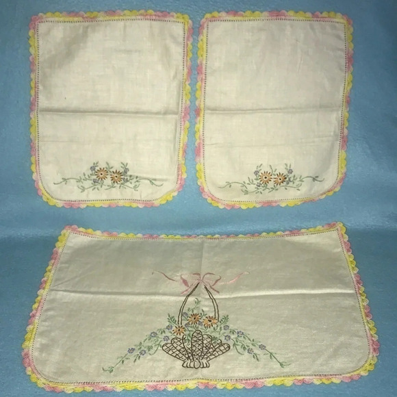 CROCHETED vintage embroidered basket of flowers set of 3 matching table mats - Picture 2 of 7